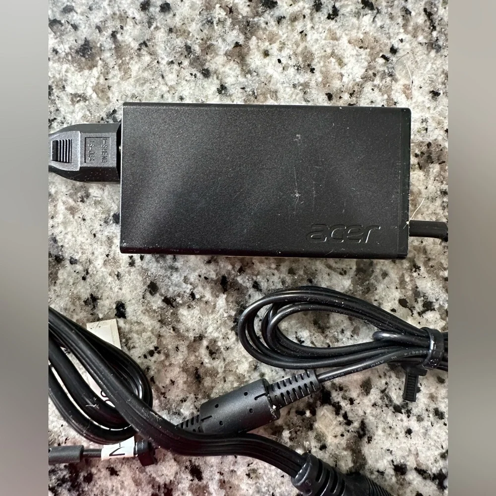 (1) ACER A11-065N1A 19V 3.42A 65W Genuine Original AC Power Adapter Charger
